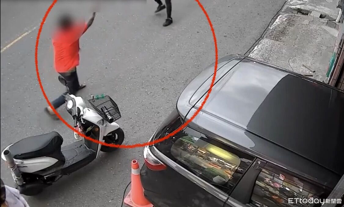 高雄偷車賊拒捕!持螺絲起子作勢攻擊 遭警壓制送辦