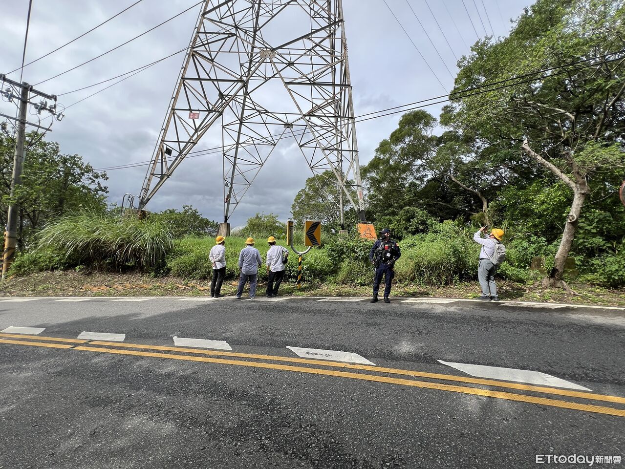快訊/虎頭山驚見「1男掛在電塔下」明顯死亡! 晨運民眾嚇壞報警