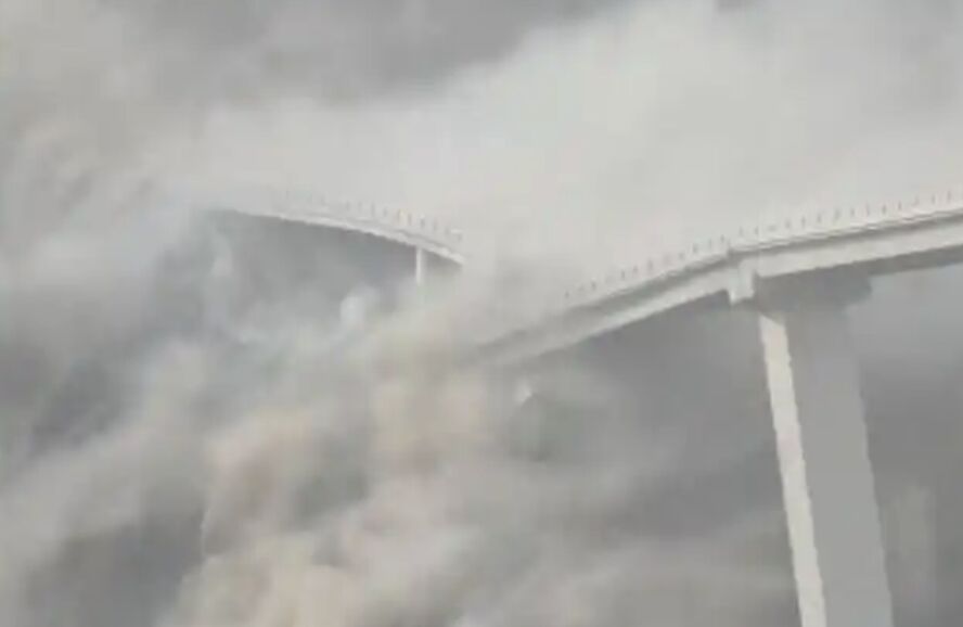 ▲四川阿壩紅旗特大橋發生嚴重垮塌事故，距啟用僅10個月。（圖／翻攝極目新聞）