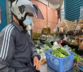 彰化停班課「傳統市場湧人潮」 菜價平穩民眾狂掃貨備戰