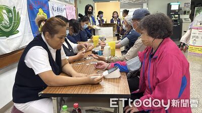颱風天不減熱情　台東民眾冒雨檢測血糖血壓