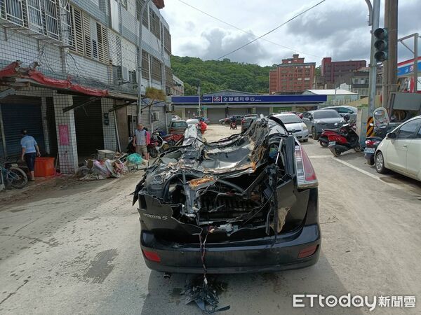 ▲▼宜蘭車輛裝甲車輾過 。（圖／記者游芳男翻攝）