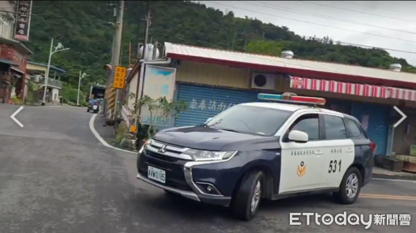 ▲枋寮警方利用巡邏車及廣播向獅子鄉親通知普發現金延後領取。（圖／記者陳崑福翻攝）