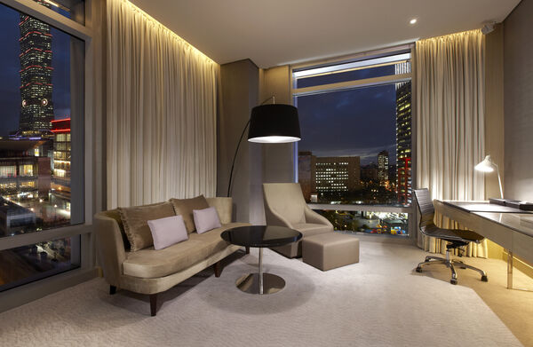 ▲台北艾麗酒店跨年,7樓戶外泳池,台北艾麗酒店煙火景觀房,寒舍艾美酒店。（圖／寒舍集團提供）