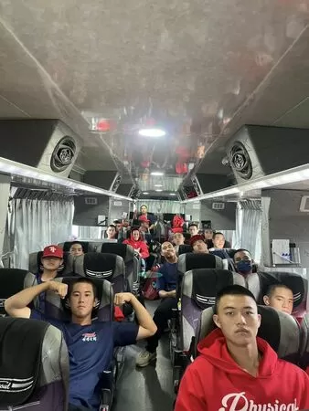 ▲▼台東體中因火車停駛改搭遊覽車，12小時長征才抵達台北。（圖／台東體中提供）