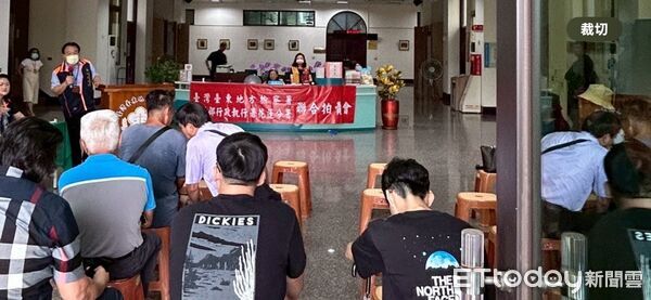 ▲▼台東地方檢察署拍賣會，民眾仍風雨無阻踴躍參與。（圖／花蓮分署提供，下同）