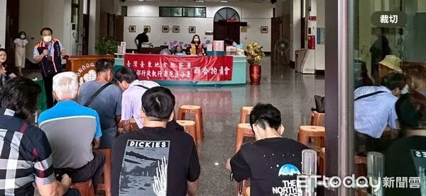 ▲▼台東地方檢察署拍賣會，民眾仍風雨無阻踴躍參與。（圖／花蓮分署提供，下同）