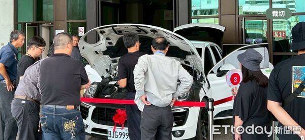 ▲▼台東地方檢察署拍賣會，民眾仍風雨無阻踴躍參與。（圖／花蓮分署提供，下同）