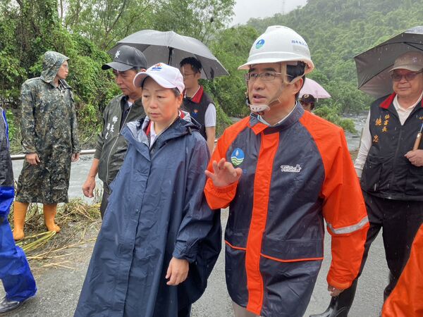 ▲▼     縣長徐榛蔚邀水利署長林元鵬會勘 現地討論救災分工計劃        。（圖／翻攝花蓮縣政府）