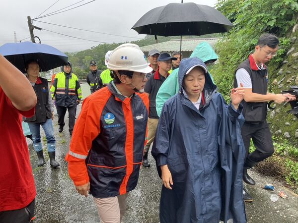▲▼     縣長徐榛蔚邀水利署長林元鵬會勘 現地討論救災分工計劃        。（圖／翻攝花蓮縣政府）