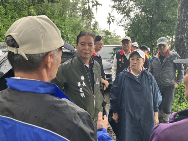 ▲▼     縣長徐榛蔚邀水利署長林元鵬會勘 現地討論救災分工計劃        。（圖／翻攝花蓮縣政府）