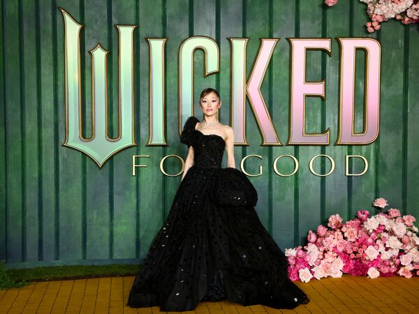 亞莉安娜73年古董衣上身　保存如新致敬《綠野仙蹤》戲服設計師