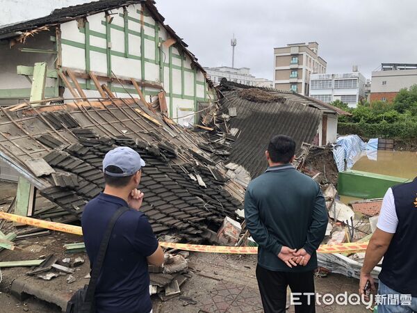 ▲▼ 台東一棟屋齡約50年的建物，不敵連日豪雨侵襲倒塌 。（圖／記者楊晨東翻攝）