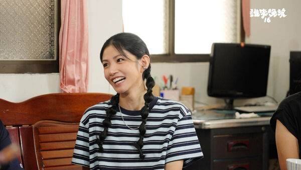 ▲▼李千娜(中)談起曾是921地震災民經歷忍不住鼻酸。（圖／公視提供）