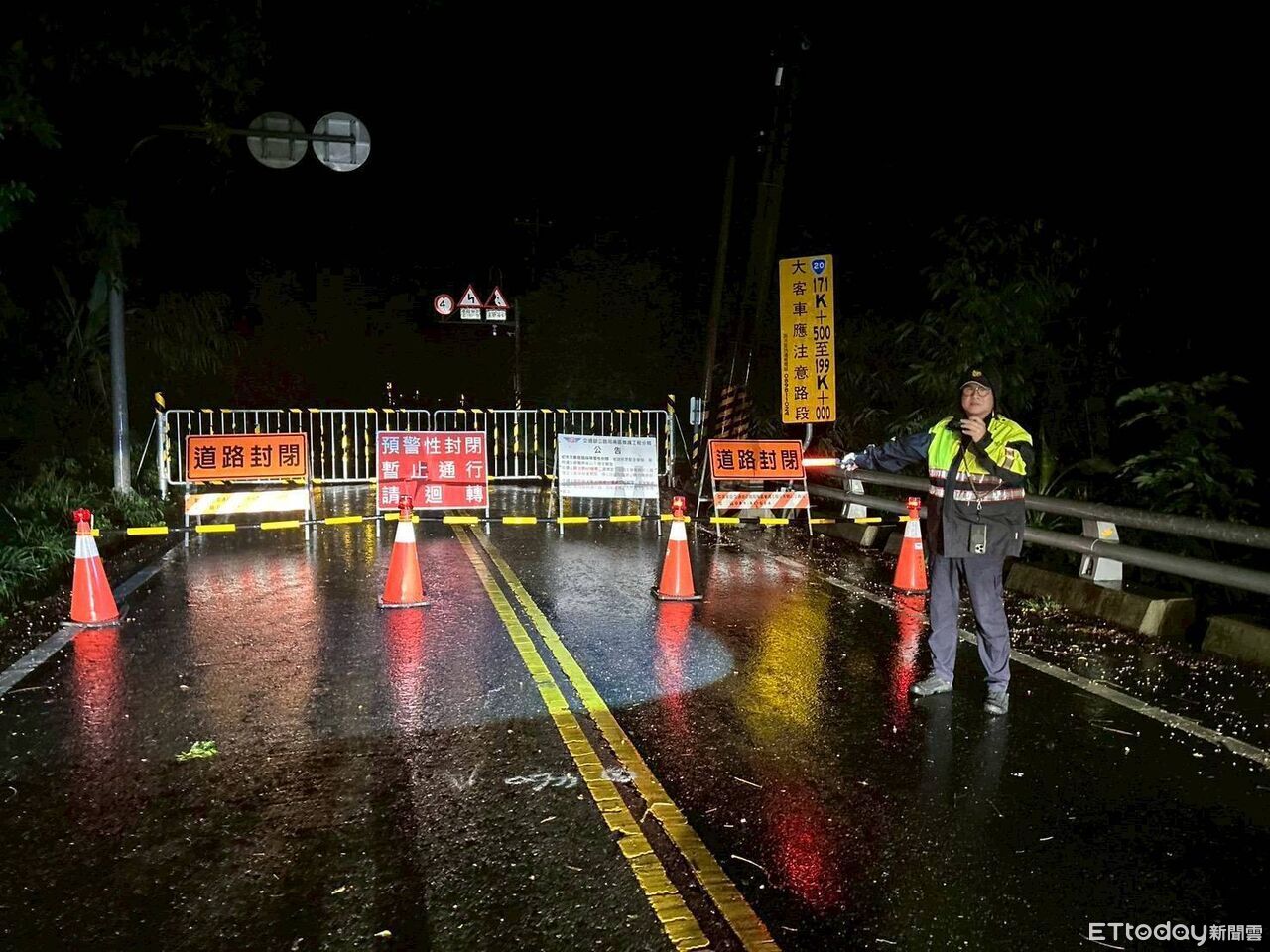 關山警協助南橫公路防颱 通報落石即時清除守護交通安全