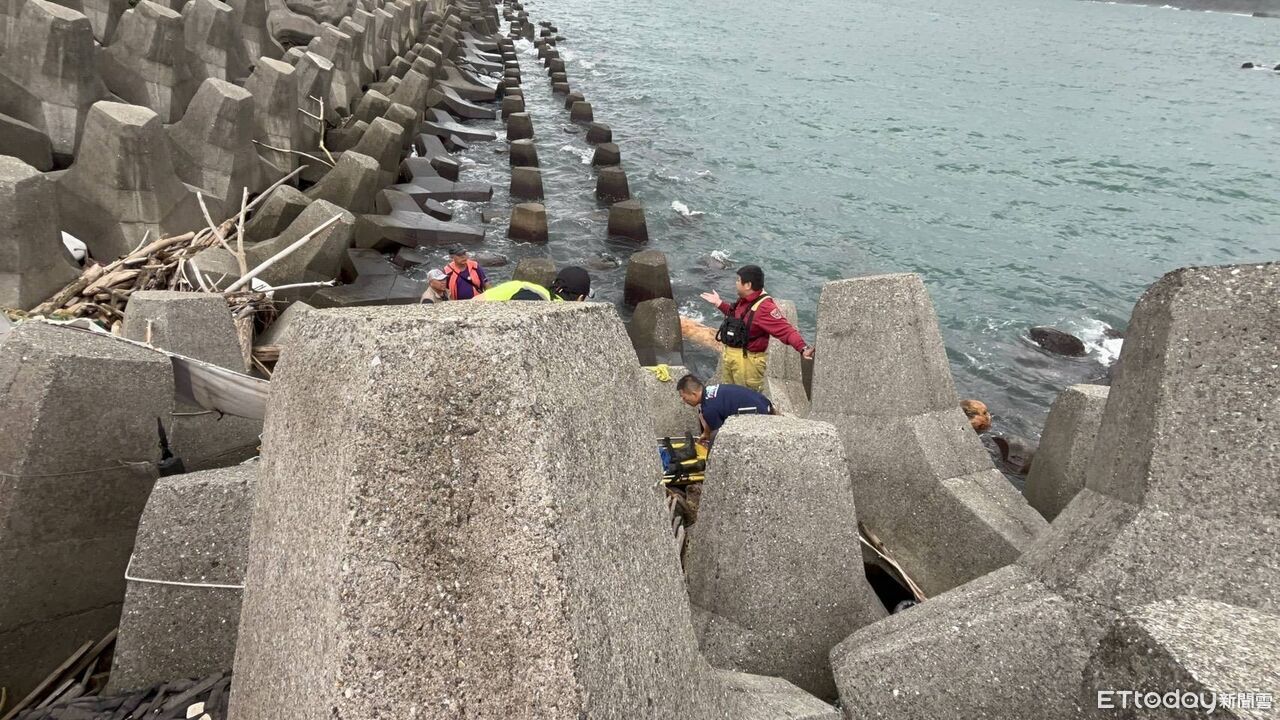 基隆釣魚突昏倒！男躺消波塊旁無呼吸心跳　緊急送醫搶救
