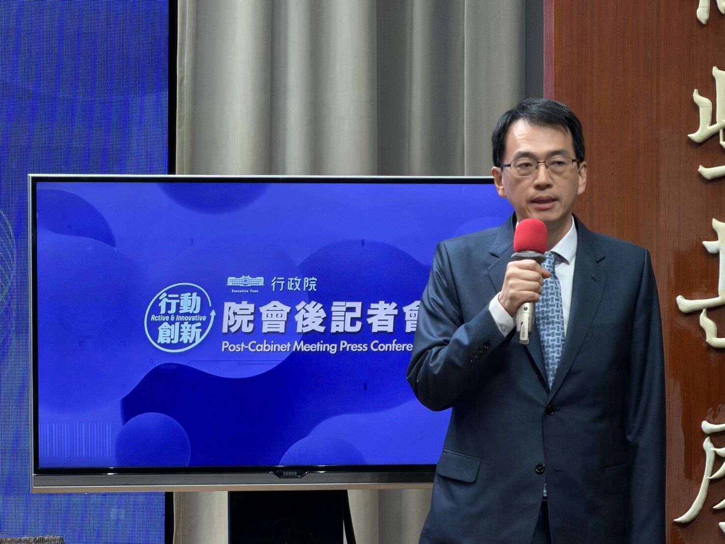 ▲▼金管會銀行局長童政彰出席行政院會記者會。（圖／記者陳家祥攝）