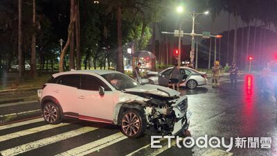快訊／台南凌晨2轎車相撞　5人送醫