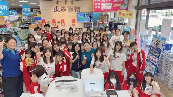啟英高中參訪東森寵物。（圖／東森寵物提供）