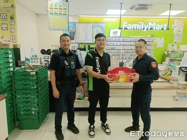 ▲聯手警方成功攔阻1萬7千元匯款。（圖／記者楊晨東翻攝）