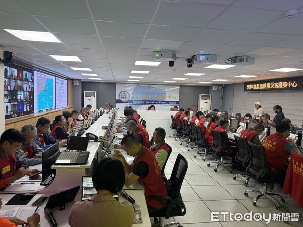 ▲雲林縣長張麗善主持颱風應變會議，叮嚀各單位防災不鬆懈。（圖／記者游瓊華翻攝）