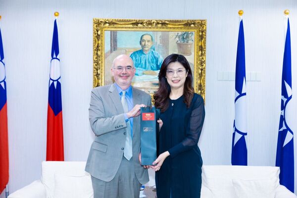 ▲美國在台協會（AIT）處長谷立言與鄭麗文會面。（圖／國民黨提供）