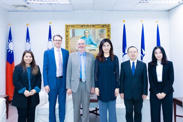 ▲美國在台協會（AIT）處長谷立言與鄭麗文會面。（圖／國民黨提供）