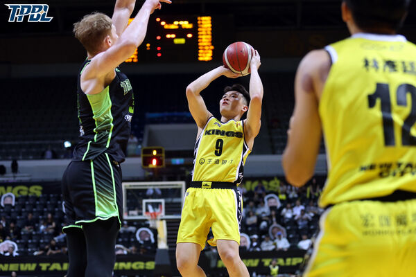 ▲國王洪志善、桑尼、李愷諺，夢想家蔣淯安、簡浩。（圖／TPBL職籃提供）