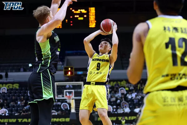 ▲國王洪志善、桑尼、李愷諺，夢想家蔣淯安、簡浩。（圖／TPBL職籃提供）
