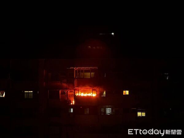 ▲▼新北八里火警。（圖／民眾提供）