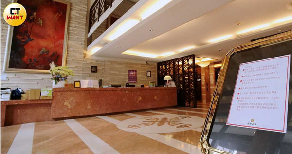 陳姓前主委被指控進社區就會用手機錄影，且經常一有不滿就報警，讓社區秘書、保全工作身心壓力大，流動率相當高。（圖／周志龍攝）