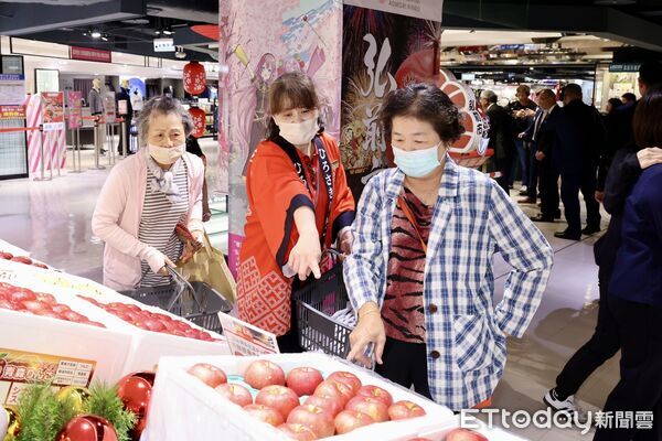 ▲日本山形市長佐藤孝弘率團拜會台南市長黃偉哲，雙方重申深化兩市情誼的共識。（記者林東良翻攝，下同）