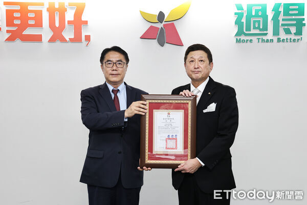 ▲日本山形市長佐藤孝弘率團拜會台南市長黃偉哲，雙方重申深化兩市情誼的共識。（記者林東良翻攝，下同）