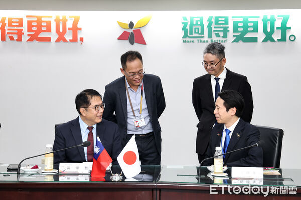 ▲日本山形市長佐藤孝弘率團拜會台南市長黃偉哲，雙方重申深化兩市情誼的共識。（記者林東良翻攝，下同）