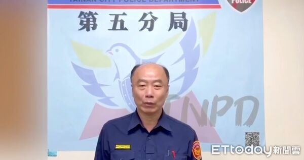▲台南鎮轅境土地公廟12日清晨遭男子灑滿香灰，五分局警方線查獲1名年約50多歲男子，訊後依毀損罪嫌函送法辦。（記者林東良翻攝，下同）