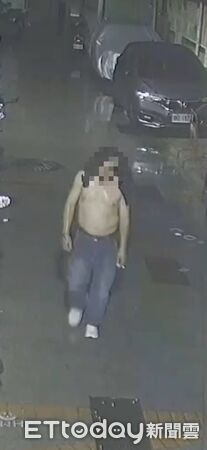 ▲台南鎮轅境土地公廟12日清晨遭男子灑滿香灰，五分局警方線查獲1名年約50多歲男子，訊後依毀損罪嫌函送法辦。（記者林東良翻攝，下同）