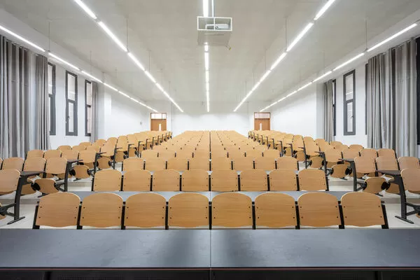 ▲▼ 教室,大學教室,桌椅,上課。（示意圖／VCG）