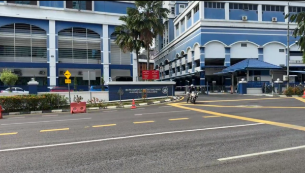 ▲▼黃明志將獲釋，金馬警局聚集媒體。（圖／翻攝自中國報）