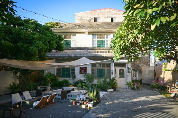 ▲▼鹿港老屋改建「大手咖啡」。（圖／部落客水晶提供）