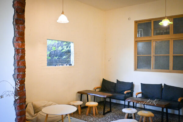 ▲▼鹿港老屋改建「大手咖啡」。（圖／部落客水晶提供）