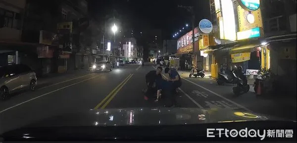 ▲台南麻豆區新樓醫院停車場清晨驚傳槍響，警方封鎖現場採證，循線將30多歲涉案姓男子逮捕送辦。（記者林東良翻攝，下同）