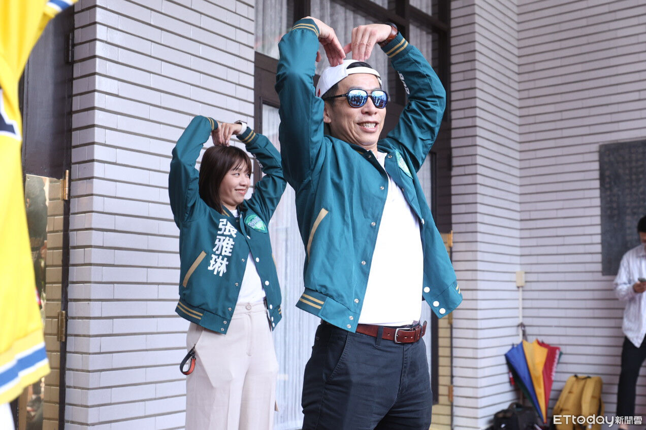 民進黨團熱舞宣傳345億全民福利 笑喊通過邀「福利熊」顧立雄跳