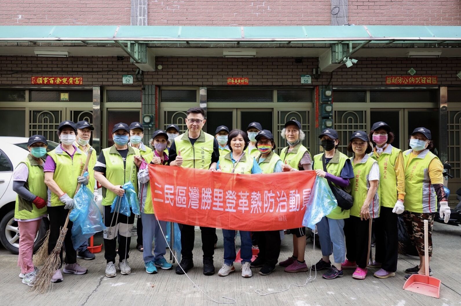 ▲▼ 高雄,賴瑞隆,颱風,志工,環境,市長,初選,三民區。（圖／翻攝自賴瑞隆臉書）