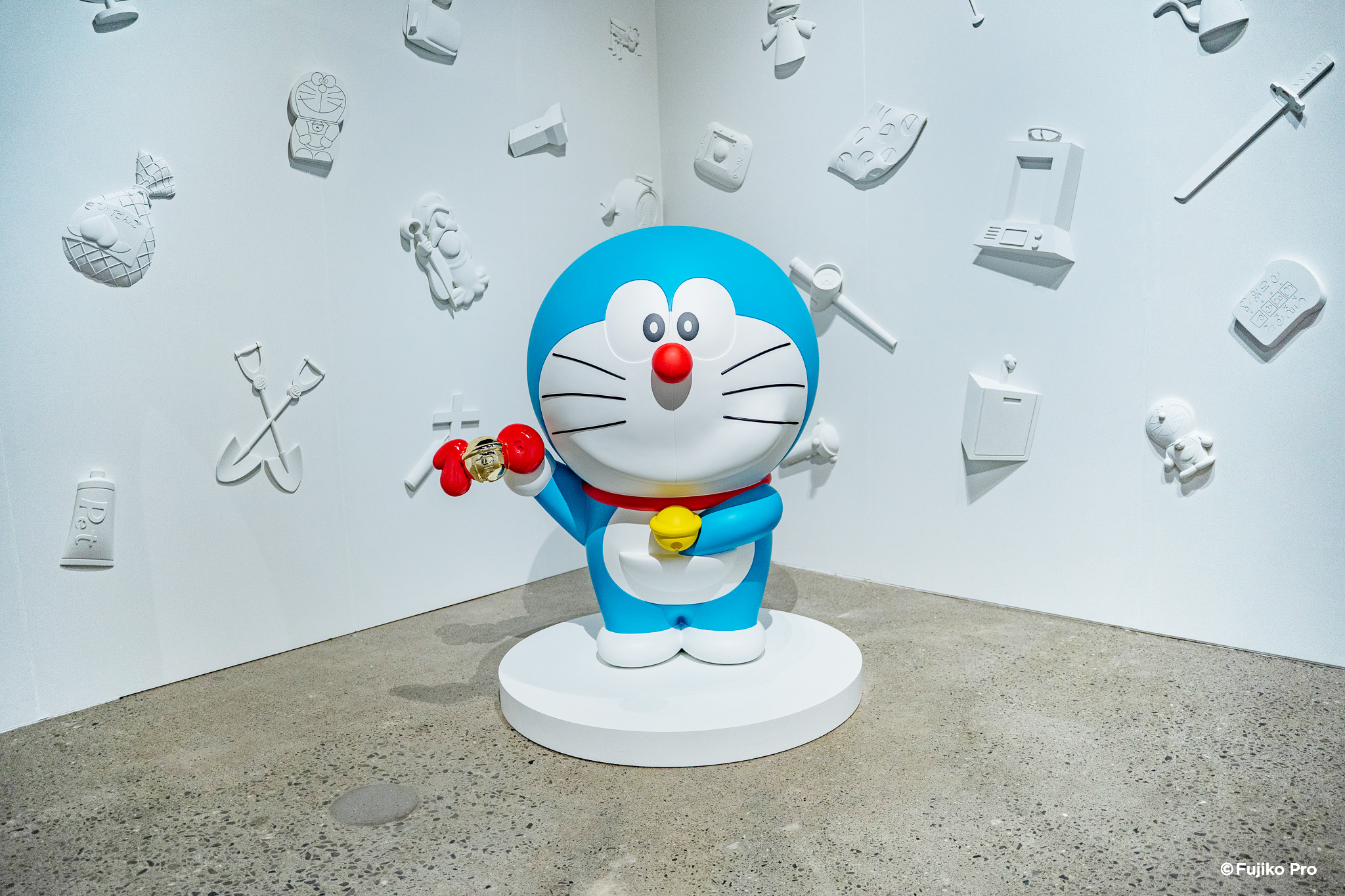 ▲▼《100%哆啦A夢&FRIENDS》特展巡迴至高雄，有手捧珍奶造型，還有（圖／聯合數位文創提供）