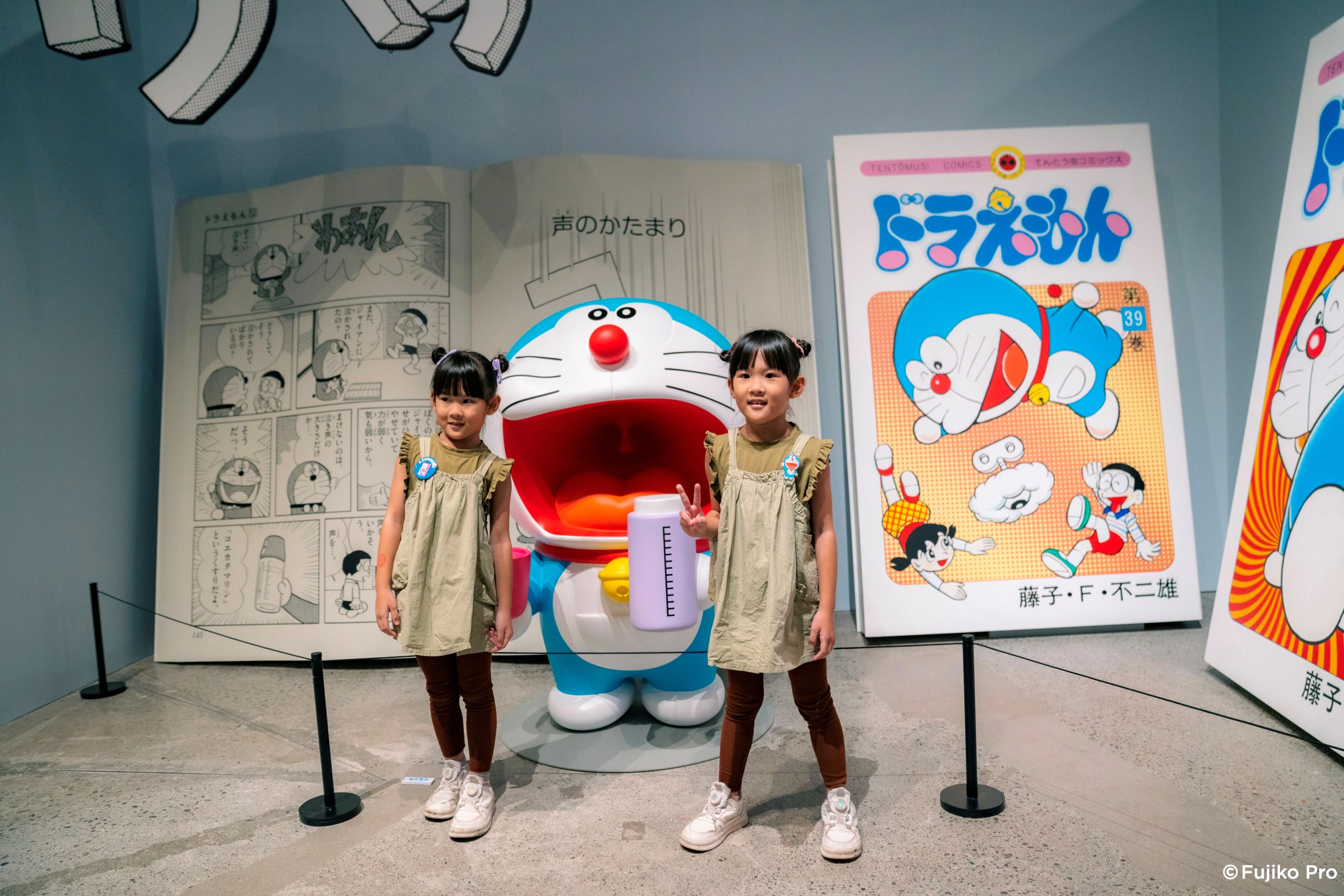 ▲▼《100%哆啦A夢&FRIENDS》特展巡迴至高雄，有手捧珍奶造型，還有（圖／聯合數位文創提供）