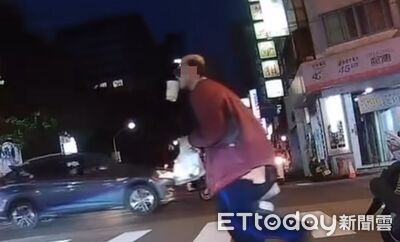 台中OL筆電包掛機車上　「北區NPC」摸走瞬間全都錄...火速遭逮