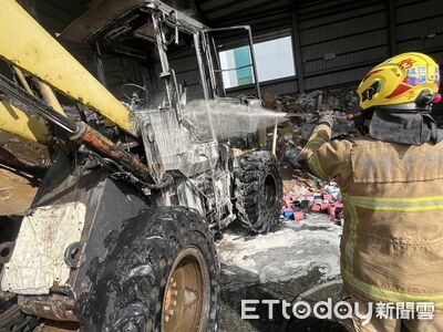 台南麻豆資源回收廠突起火！　企業義消合力滅火建功無人傷