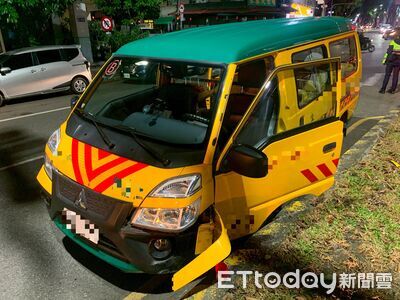 台中娃娃車自撞分隔島！司機昏迷送醫搶救　6童驚嚇哭成一團