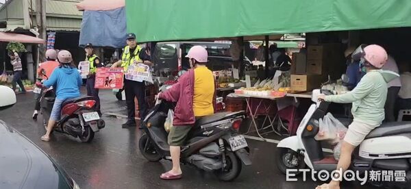 ▲▼ 嘉義縣警方日前破獲首起普發現金詐騙案 。（圖／記者翁伊森翻攝）