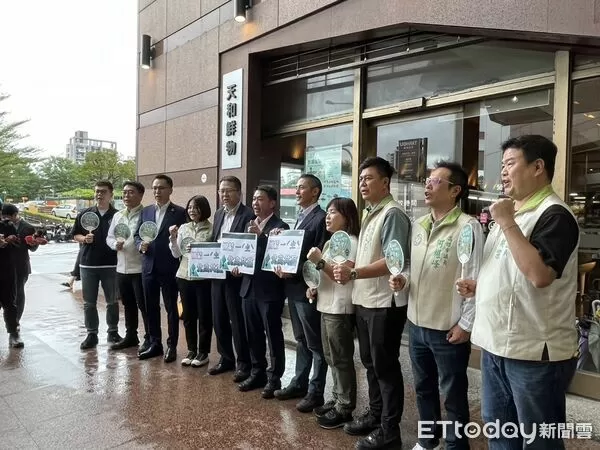 ▲▼許智傑登記初選。（圖／記者杜冠霖攝）